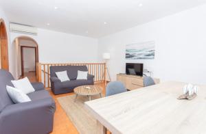 A television and/or entertainment centre at Villa Xaloc by Sonne Villas
