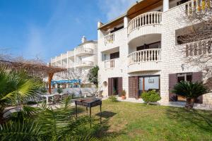 a large white building with a yard in front of it at Villa Tramontana in Krilo