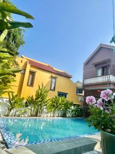 ein Pool vor einem Haus in der Unterkunft An Bang Gold Coast Beach Villa in Hoi An