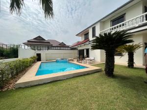 a swimming pool in the backyard of a house at Dragon Dream 1 D6 Hua Hin with Pool in Cha Am
