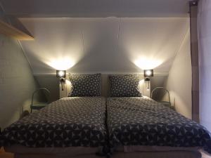 Postel nebo postele na pokoji v ubytování Studio 88 Bed by the Sea