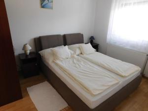 Postel nebo postele na pokoji v ubytování Akácfa Hortenzia Apartman