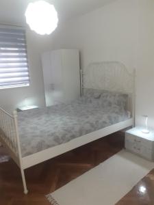 Ένα ή περισσότερα κρεβάτια σε δωμάτιο στο Apartman Jovana
