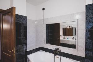 A bathroom at Agriturismo Monte della Dea