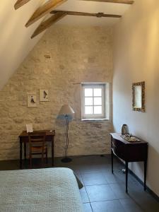 Ein Bett oder Betten in einem Zimmer der Unterkunft L'Ancien Couvent Cahuzac