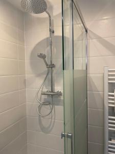 Ein Badezimmer in der Unterkunft L'Ancien Couvent Cahuzac