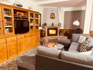 Telewizja i/lub zestaw kina domowego w obiekcie Villa Playa Portomayor BUEU