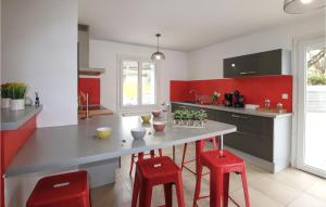 Η κουζίνα ή μικρή κουζίνα στο Stunning Home In Malataverne