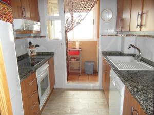 A kitchen or kitchenette at Xeraco Beach Alma