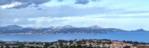 Fotografia z galérie ubytovania Stunning Sea View Cote d'Azur Villa - Rives d'Or v destinácii Fréjus
