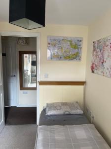 a small bedroom with a bed and a window at Cozy Room in Oxford +10 photos