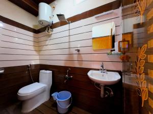Koupelna v ubytování Hie Moksha Glamping + 24 fotografií