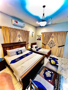 Cama o camas de una habitación en Sea View Inn Guest House
