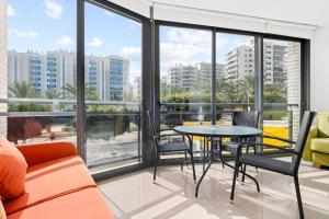 Balkón alebo terasa v ubytovaní Gemelos 24 Apartment 3-1-G Playa La Cala Beach