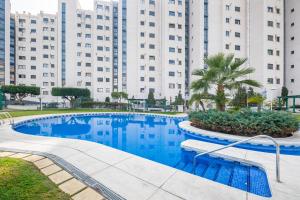 Bazén v ubytovaní Gemelos 24 Apartment 3-1-G Playa La Cala Beach alebo v jeho blízkosti