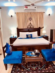 En eller flere senge i et værelse på Sea View Inn Guest House