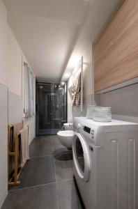 A bathroom at Home Venice Apartments - Rialto 4