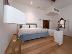 A bed or beds in a room at Home Venice Apartments - Rialto 4