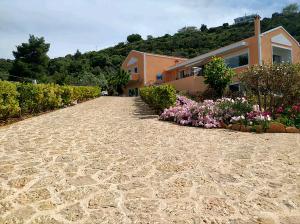 Gallery image of Villa Amfiario - Luxury & Breathtaking views under the Attica Sun! in Kalamos