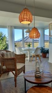 a living room with chairs and a table at Strandläufer Kühlungsborn in Kühlungsborn