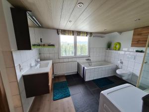 Koupelna v ubytování Ferienwohnung Waldfrieden + 20 fotografií