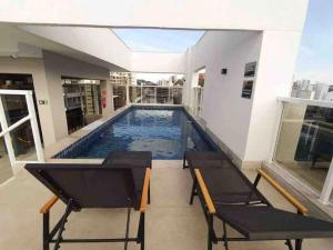 a swimming pool on the balcony of a house at Studio Luxo Completo Independência 915- São Mateus in Juiz de Fora