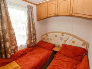 two beds in a small room with a window at Park Lane in Narberth