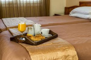 Postel nebo postele na pokoji v ubytování Lakonia Hotel