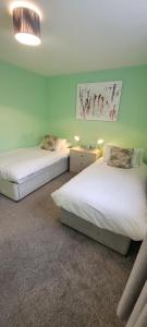 Gallery image of Rent Unique the Beeches 2bed in Crawley