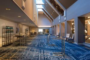 a lobby with tables and chairs on a blue carpet at Chicago Marriott Downtown Magnificent Mile in Chicago
