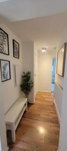 Gallery image of Rent Unique the Beeches 2bed in Crawley