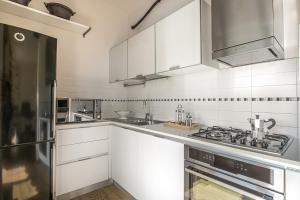 A kitchen or kitchenette at enJoy Home - Attico con idromassaggio e garage - zona Sant'Antonio