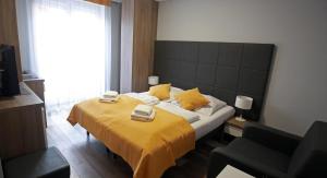 a bedroom with a bed with two towels on it at Pod Różami in Grzybowo