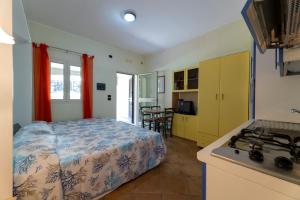 Kuchyň nebo kuchyňský kout v ubytování Pugnochiuso Resort Villette Belvedere