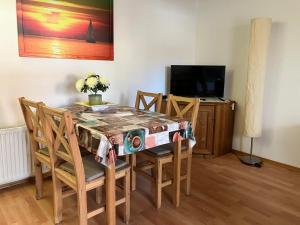 Μια τηλεόραση ή/και κέντρο ψυχαγωγίας στο Abelia Gästehäuser