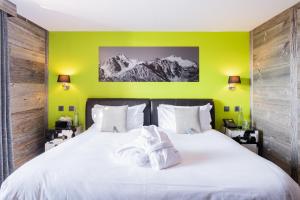 Ένα ή περισσότερα κρεβάτια σε δωμάτιο στο Hotel Farinet