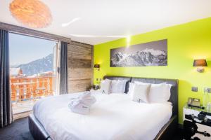 Ένα ή περισσότερα κρεβάτια σε δωμάτιο στο Hotel Farinet