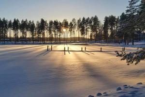 Villa Mäntysaari luonnonrauhaa kaupungin lähellä. v zimě