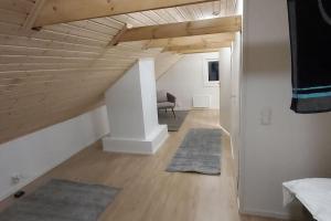 Postel nebo postele na pokoji v ubytování Villa Mäntysaari luonnonrauhaa kaupungin lähellä.