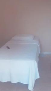En eller flere senge i et værelse på Hospedagem em Diamantina