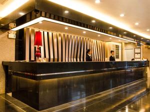 Zona de hol sau recepție la Shenzhen Lido Hotel