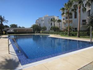 Bazén v ubytovaní Lovely Apartment in La Cala de Mijas alebo v jeho blízkosti