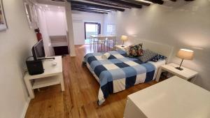 a small room with a bed and a television at Alfama Home in Lisbon
