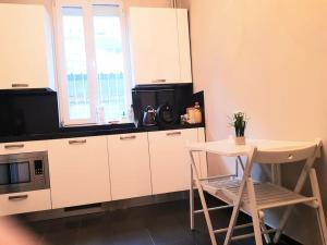 ครัวหรือมุมครัวของ Doctors Garden Appartment +7 ภาพ