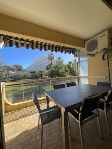 Fotografia z galérie ubytovania Appartement pour 4 personnes à 5min des plages de Villeneuve Loubet v destinácii Villeneuve-Loubet