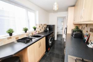 a kitchen with a sink and a dishwasher at Modern, stylish city centre 3 bed property sleeps 6 in Lincoln