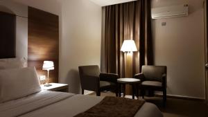 Ein Bett oder Betten in einem Zimmer der Unterkunft Grand Hotel Central Conakry