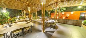Restaurace v ubytování Amraness Luxury Resort Sasan Gir