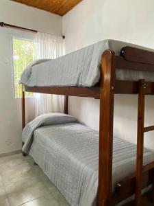 Ein Etagenbett oder Etagenbetten in einem Zimmer der Unterkunft El Nono