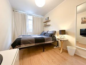 a small bedroom with a bed and a mirror at Cool Place 02 Academy in London +24 photos